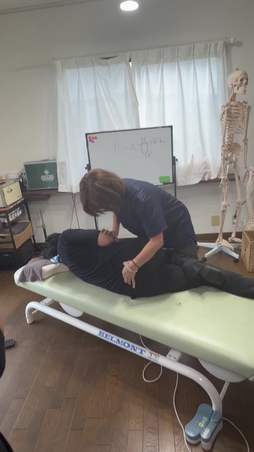 健康時間で瀧本早苗が矯正を行っている様子